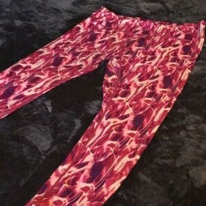 Pink and Red Abstract Leggings
90 degrees size XL